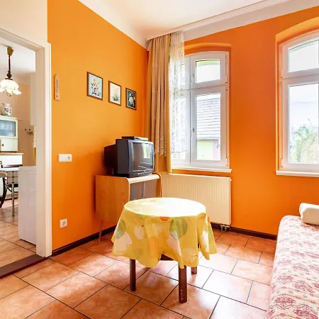 Authentic And Cosy With Big Beautifull Garden Apartment