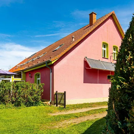 Authentic And Cosy With Big Beautifull Garden Apartment *