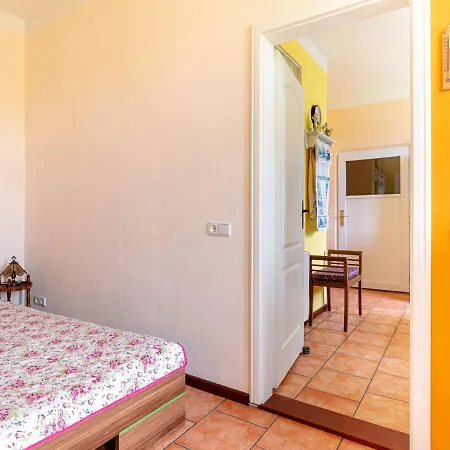 Authentic And Cosy With Big Beautifull Garden Apartment Altentreptow