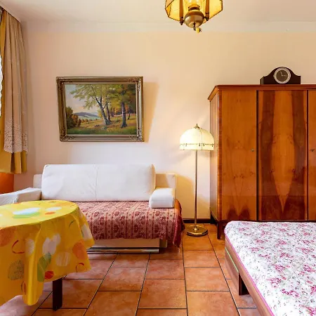Authentic And Cosy With Big Beautifull Garden Apartment Altentreptow