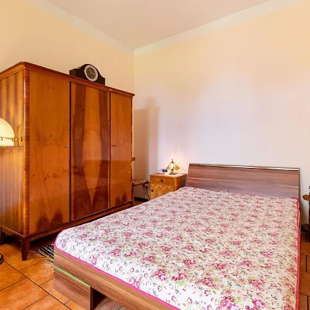 In For 2 Person Apartment *