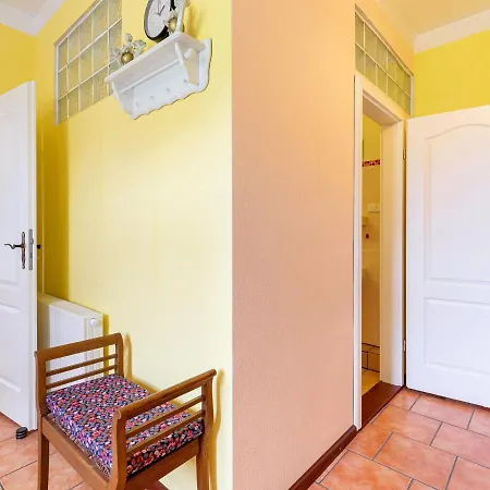Authentic And Cosy With Big Beautifull Garden Apartment