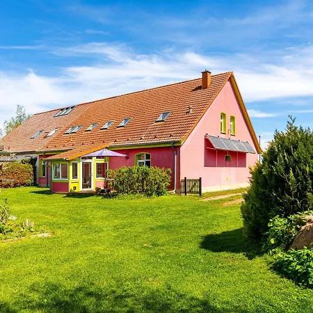 Apartment Authentic And Cosy With Big Beautifull Garden Altentreptow